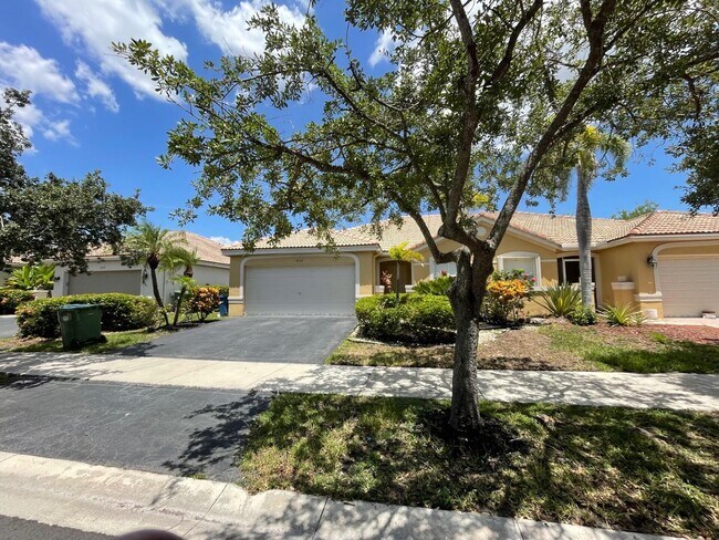 Photo - 1630 Zenith Way