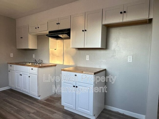 Photo - 7728 Rugby Ave
