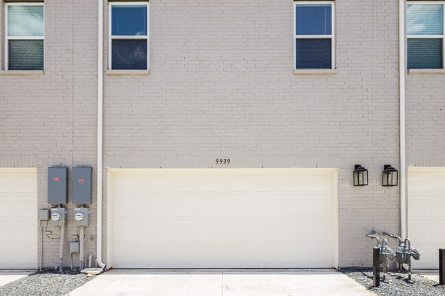 Photo - 9939 Schramm St