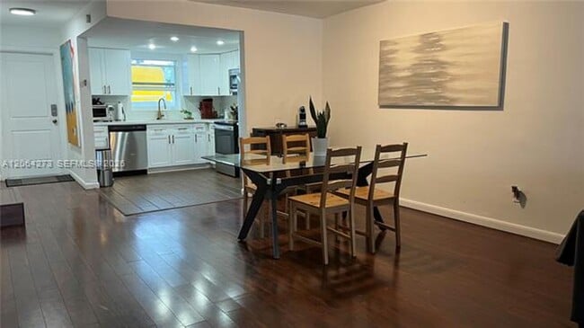 Photo - 2061 NE 123rd St