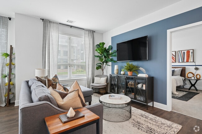 B5 2BR, 2BA - 1,048SF - Living Room