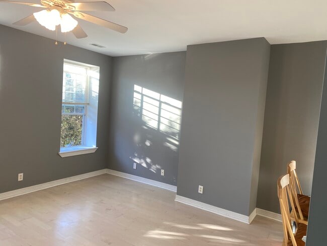 Photo - 19 S Broadway Unidad 2F