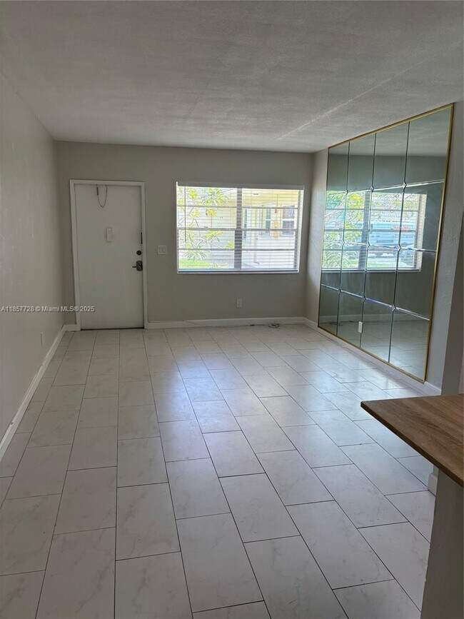 Photo - 1301 N 12th Ct Unidad 5A