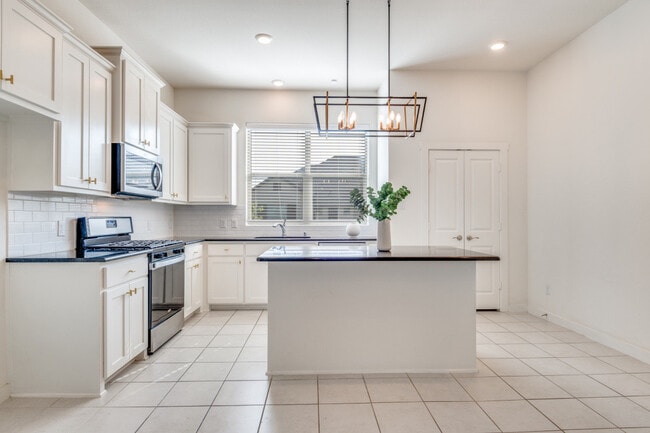 Photo - 1625 Dewberry Ln