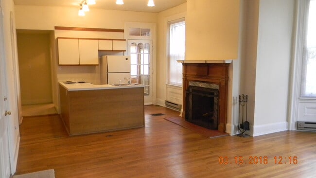 Building Photo - 418 N High St Unit 1 North