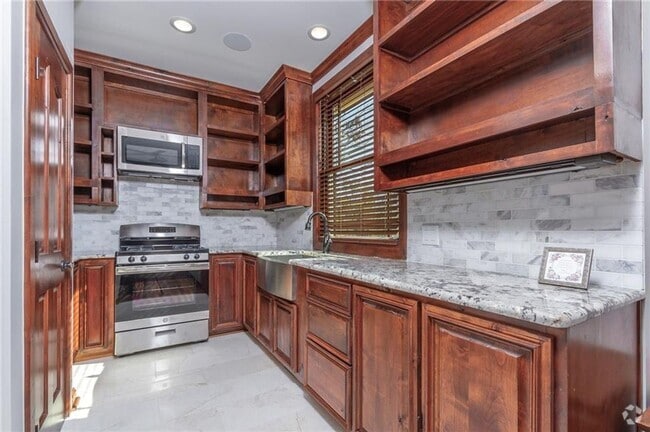 Building Photo - Luxury 1X1 East of Downtown Unit C Rental