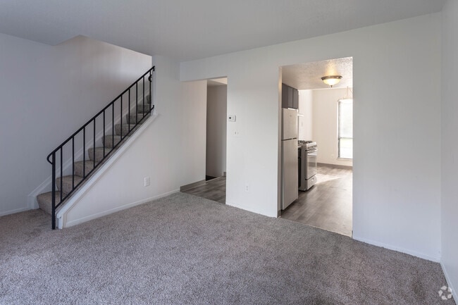 2 BR, 1.5 BA - 810 SF