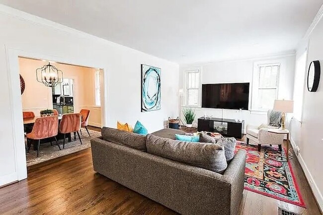 Photo - Spacious and homey home in the heart of Ro... Unidad 1