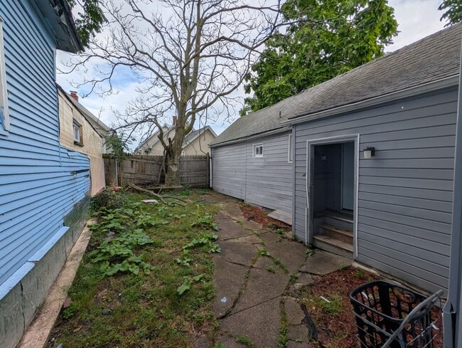 60 Warren Ave