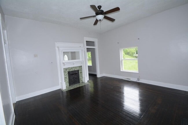 Photo - Cute 2 bed 1 Bath Home! Huge Walk in Closet!!!!