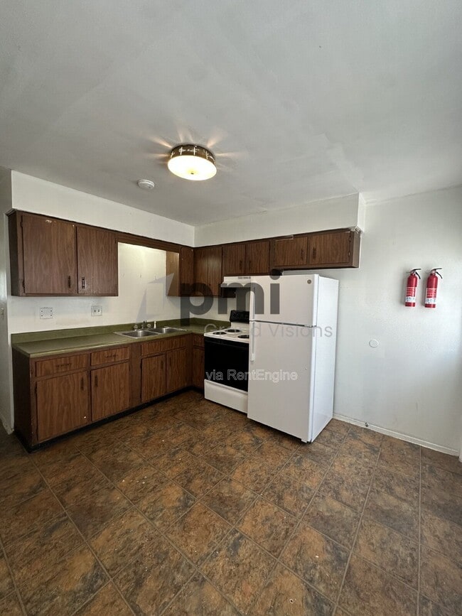Photo - 1612 University Dr