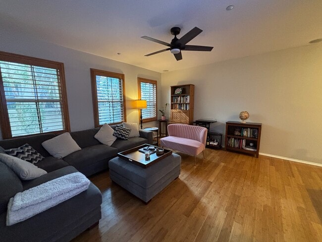 Building Photo - 92 Sarabande Unit Sarabande