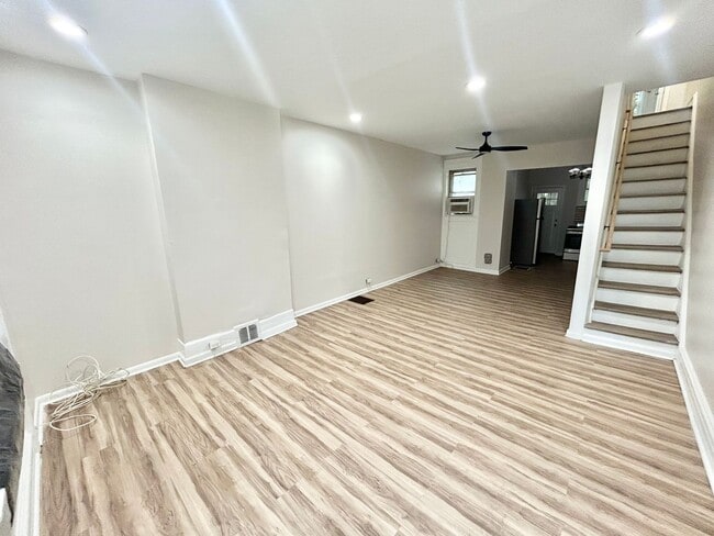 Building Photo - 1303 W Silver St Rental