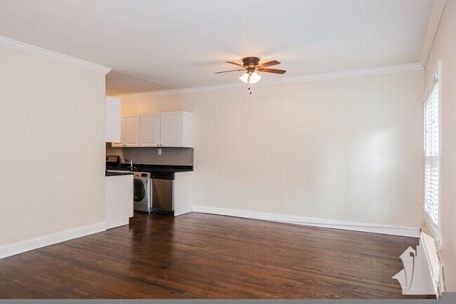 Photo - 732 W Roscoe St