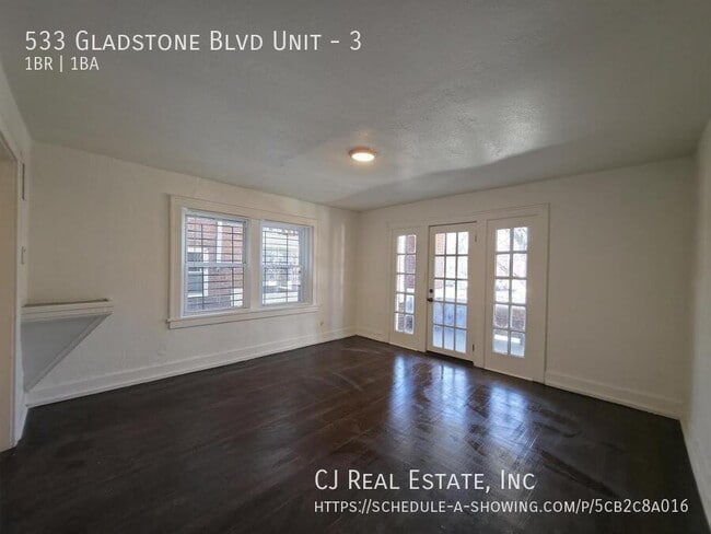 Photo - 533 Gladstone Blvd