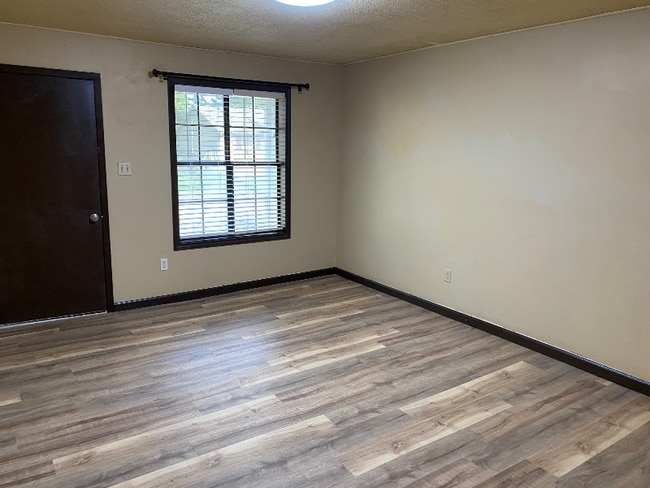 Photo - 806 Rector Rd