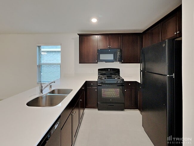 Photo - 812 Odlozil Ln