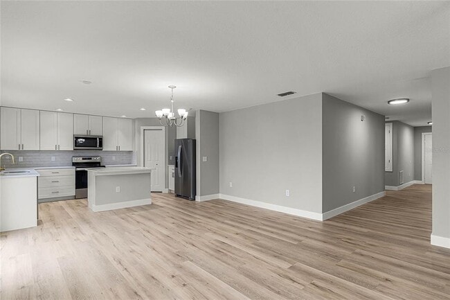 Photo - 13550 Laranja St