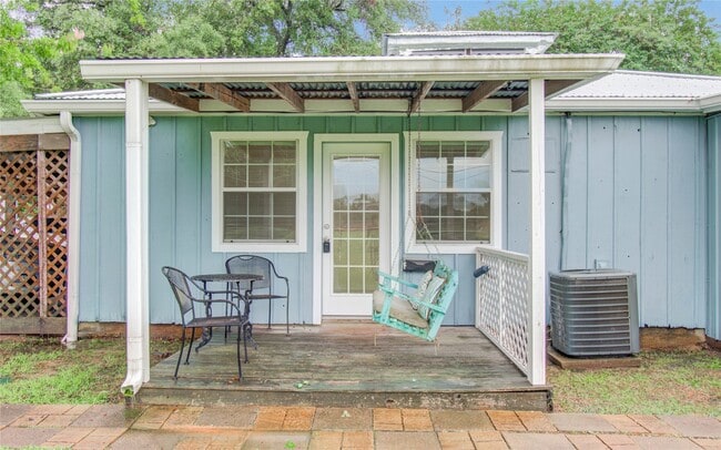 Building Photo - 15510 Cypress Garden Dr