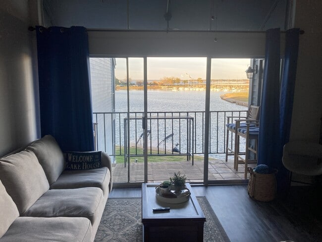 Building Photo - 12500 Melville Dr Unit 303A