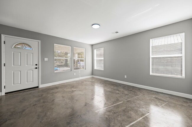 Photo - 1125 Rayner St