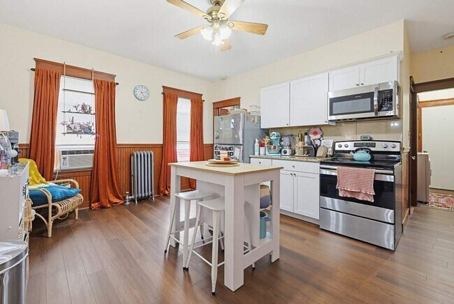 Photo - 17 N Woodford St Unit 3