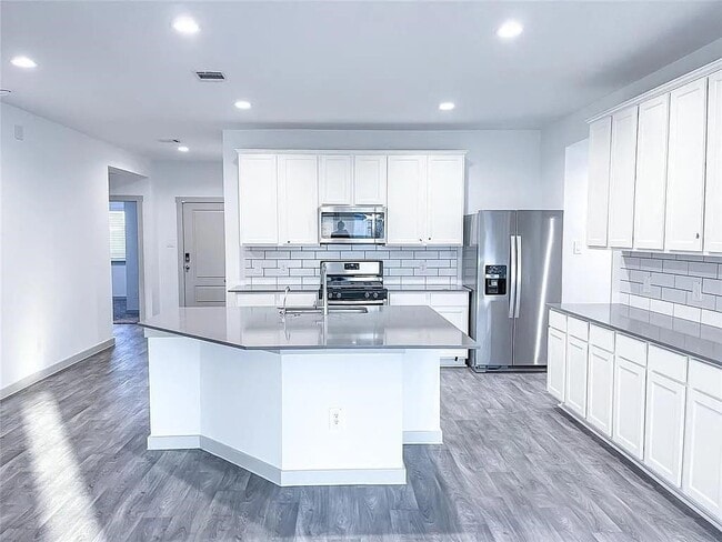 Photo - 7822 Golden Rubia Ln