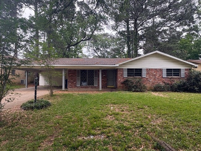 Building Photo - Large 3BR/2BA Home in Southern Hills Rent $1,300 / Deposit $1,100