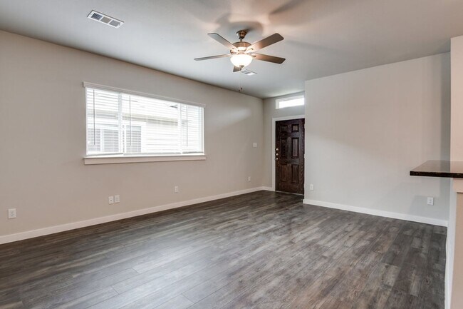 Photo - AVAILABLE NOW! GORGEOUS 3 BEDROOM DUPLEX L...