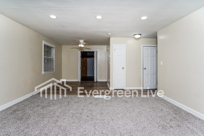 Photo - 5125 W Stark St