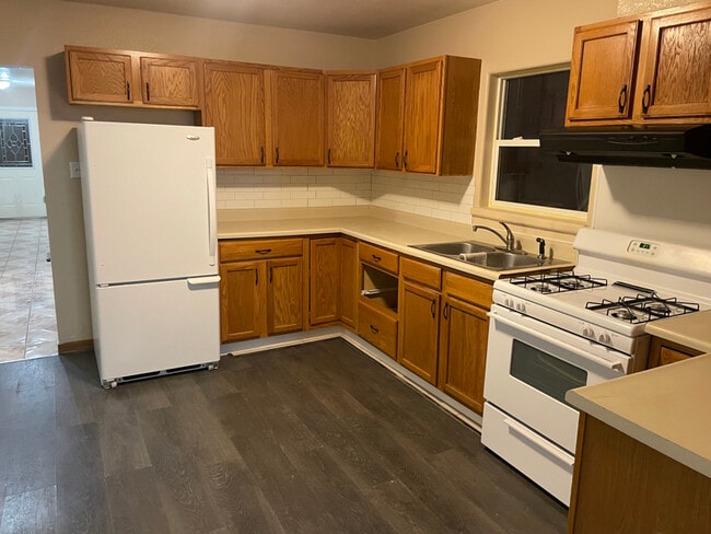 Building Photo - 319 W 14th St