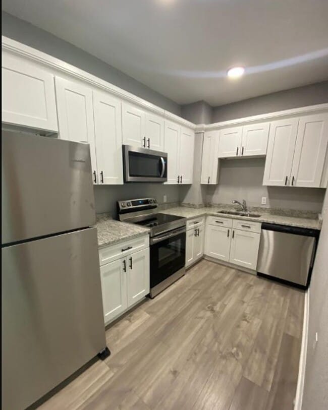 Photo - Charming Upstairs 2/1 - Available Now! Unit 1469 W 7th St - DOWNSTAIRS (OWNER SELLING)