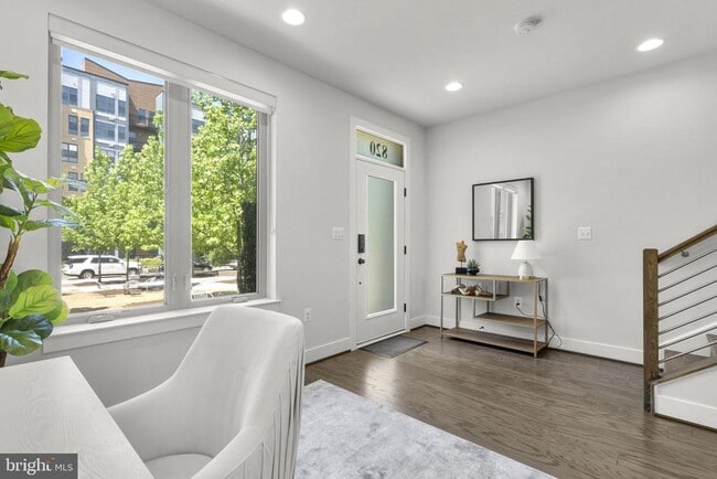 820 Thompson Cres