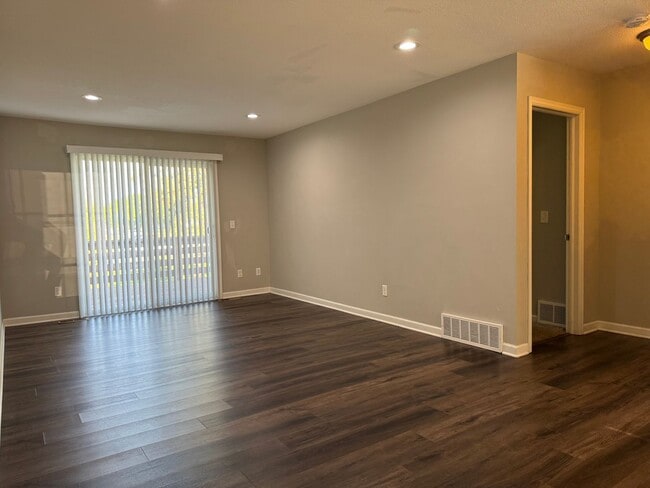 Photo - 3 Bed/2 Bath Townhouse near Downtown Shakopee- Available Now!