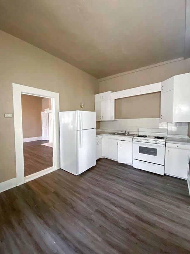 Photo - Awesome 1 bedroom | 1 bath apartment in historic home close to The PEARL! Unit 241 Post Ave Apt 2