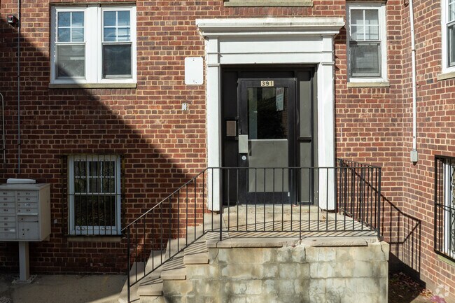 Rutgers Arms