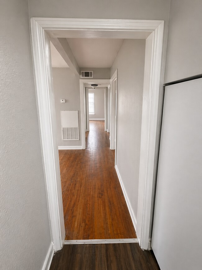 Photo - BRIGHT AND SPACIOUS 3-BEDROOM NEAR ST. MARY'S UNIVERSITY AND WOODLAWN LAKE Unidad 2345 - 03