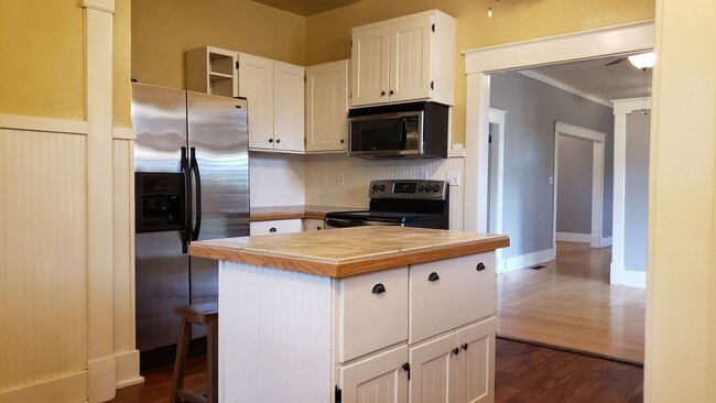 Photo - North-end quite craftsman home