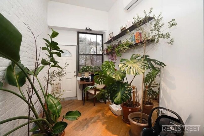 Photo - Prime Williamsburg 3-Bedroom with Private Backyard + Laundry in Building Unidad 1L