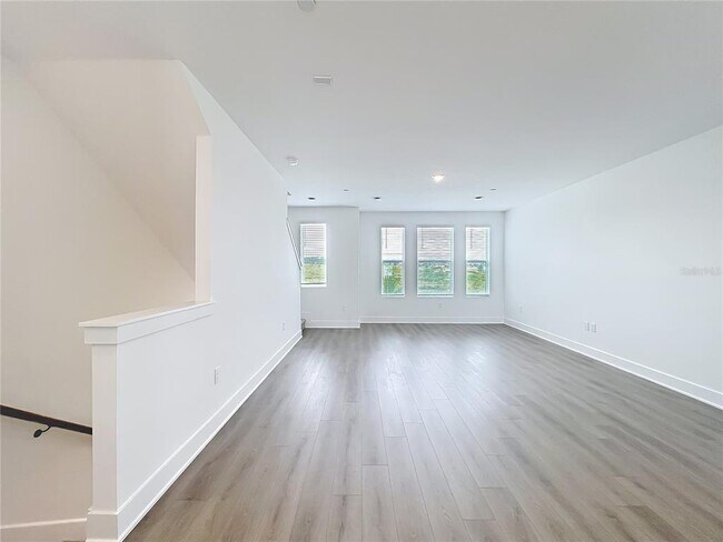 Photo - 15465 Hamlin Pk Dr