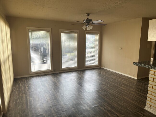 Building Photo - 628 Hawthorne St Unit 8 Rental