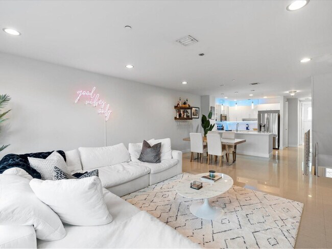 Photo - 832 NE 19th Ave