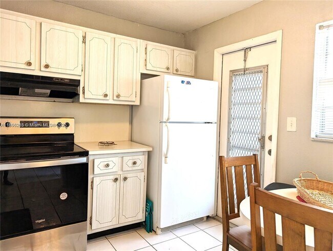 Photo - 1280 NW 43rd Ave Unidad 205