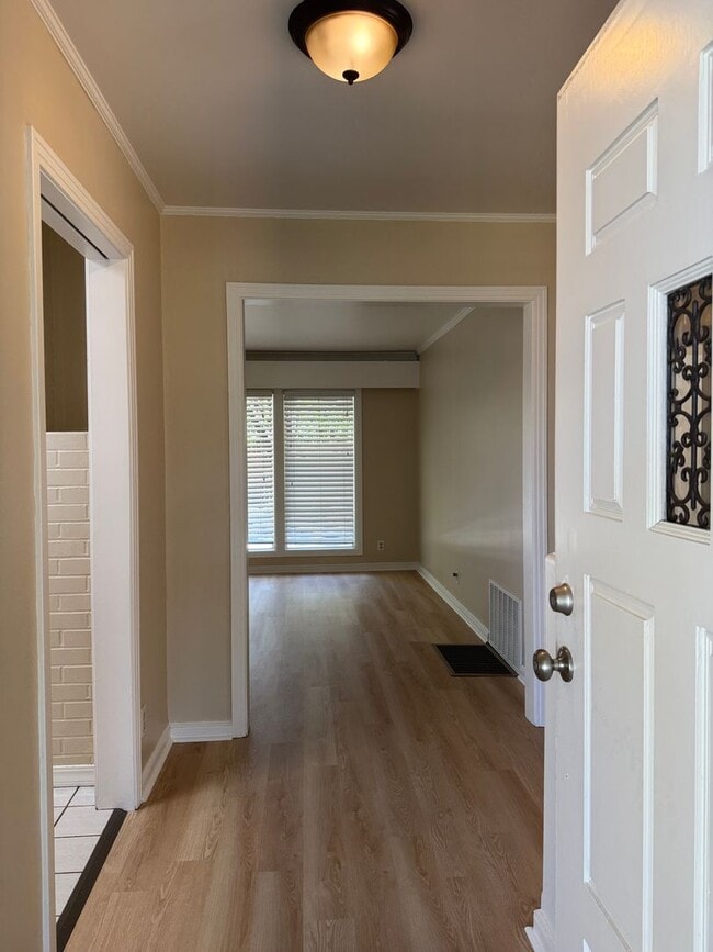 1220 W Benjamin Holt Dr