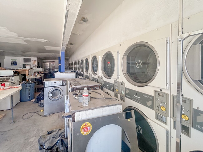 Photo - 2650 Diamond St