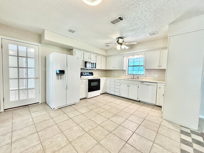 Photo - Spacious 3-Bedroom Home