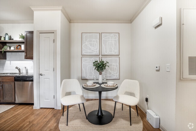 2 habitaciones, 2 baños, 1088 pies cuadrados, comedor - Kingsland West