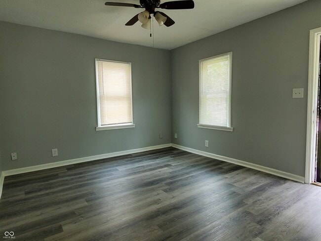 Photo - 3290 Ralston Ave