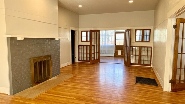 Photo - 130 E Malone St