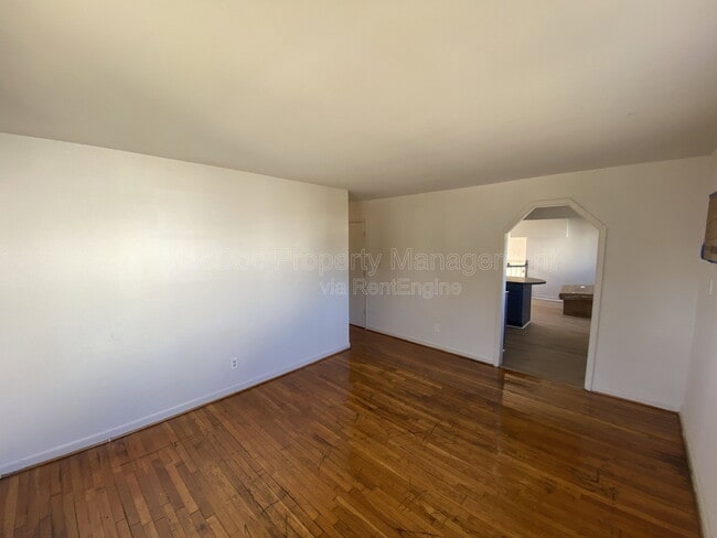 Photo - 209 Hamilton St